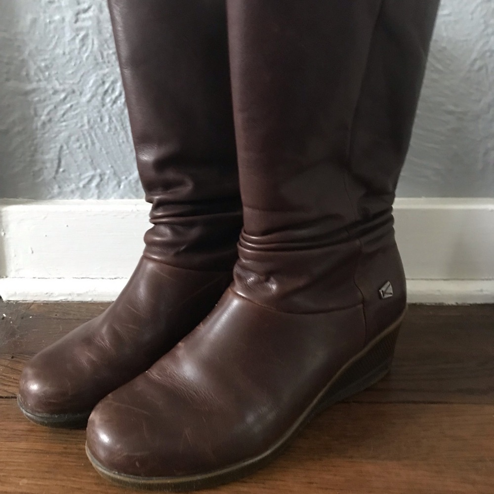 Keen women’s brown wedge boot, size 8.5